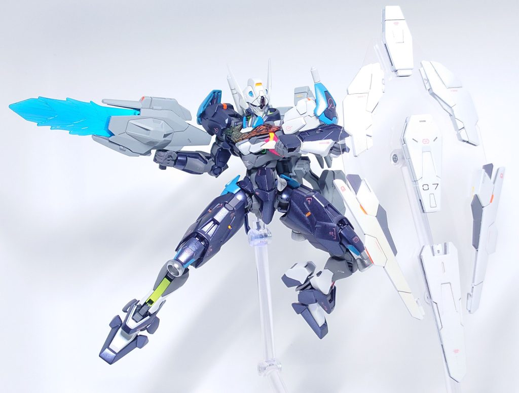 分離したままのシールド。黒背景では、これがうまく出来なかったのでした。