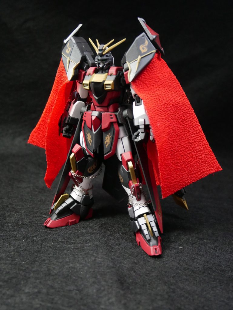 「ゴッドレスガンダム」今回はHGゴッドガンダムをベースにブレイジングガンダムをミキシング。加えて、両手両足、腰、首を延長。スタイルにも気を使ってみました。肩アーマーはダブルリベイクライフルをブレイジングの型パーツに合うようにパテで埋めてネオジム磁石を埋め込み脱着可能にしてます。そしてこの「マント」！今回の廚二ポイント①です。一応ABCマントという設定です。