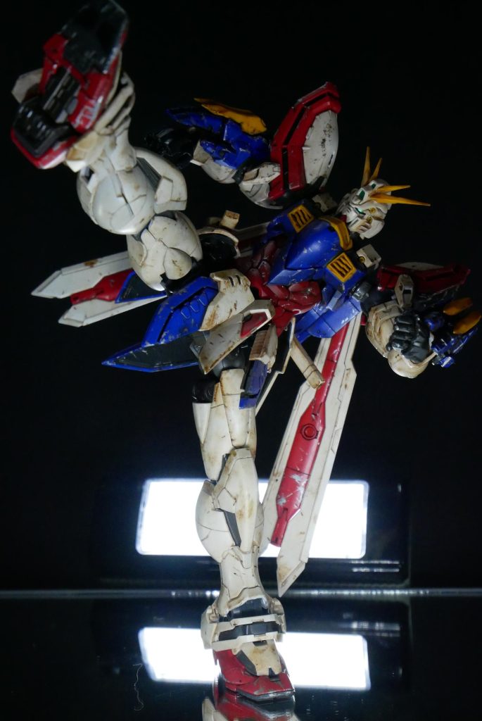 バランス感覚はピカイチですが、やはりプラモデル。遊びすぎると関節緩くなるので、ご注意くださいw。