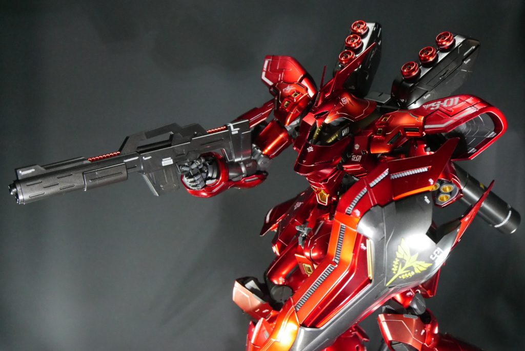 まずは、ライフル構えから。今回、サザビー専用のアクションベース1を作成・使用しました♪ほとんど見えないですが。