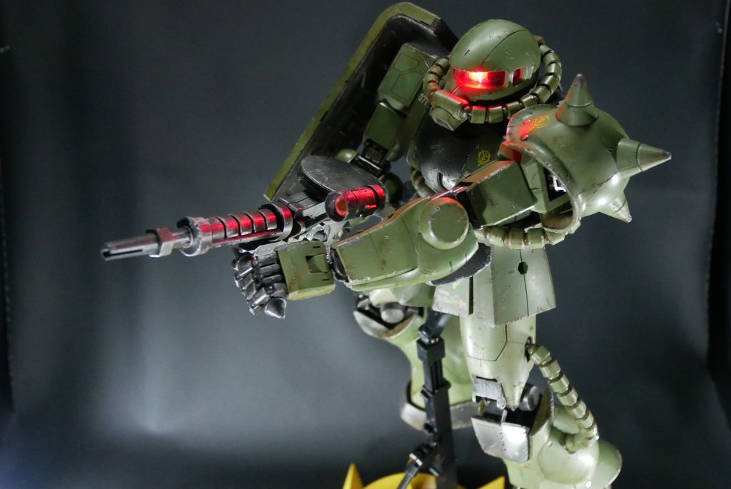 この頃にはちょいと頭から変な物質が出ており、無理やりアクションベースに引っかけ浮かせておりますw。もちろん、アクションベースは巨体と重さに耐えられないので、お勧めしませんw。