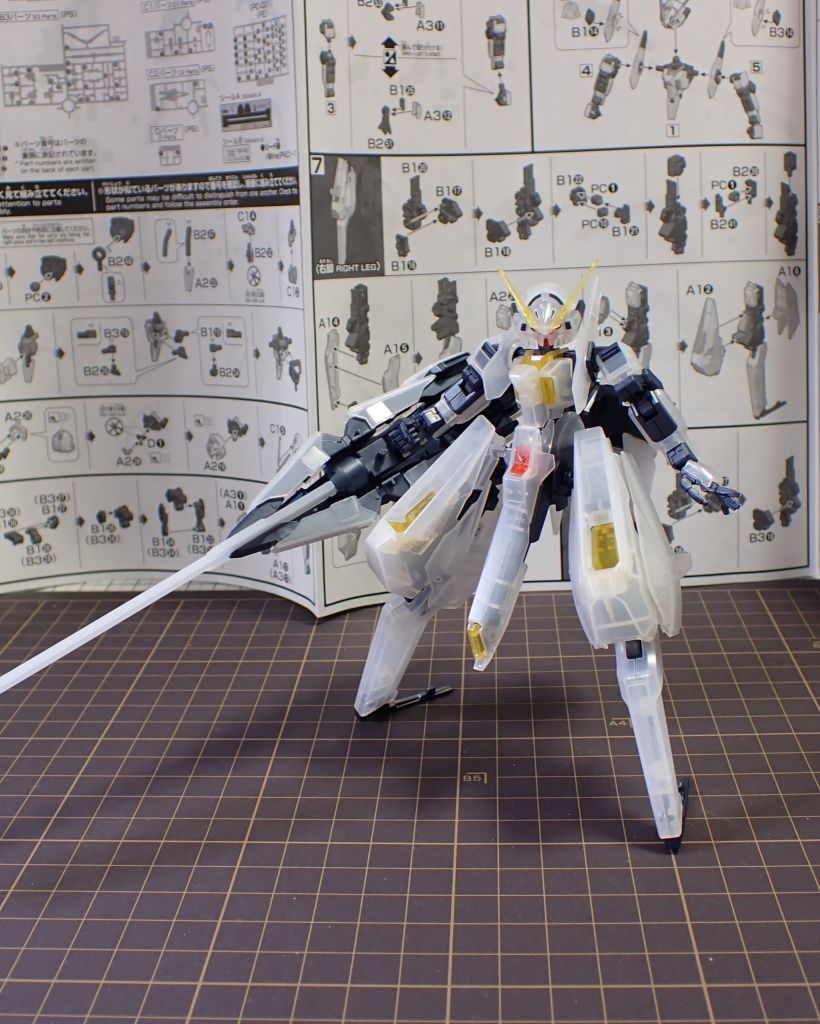 『HGUC 1/144 ガンダムTR-6［ウーンドウォート］[クリアカラー]』。まだ普通の水星キットが入手困難な時期で、何かないか・・と探した結果、クリア版同士のミキシングに行き着きました。