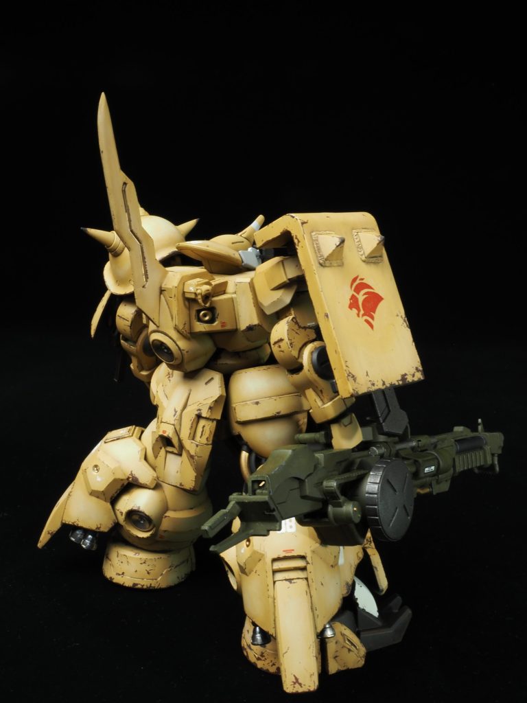 ジェターク社のロゴはマスキングテープを切り抜いて塗装で再現しました。これが一番苦労したかも。切り抜きは細かいし基本塗装の上に塗るので失敗したら後が大変なので…