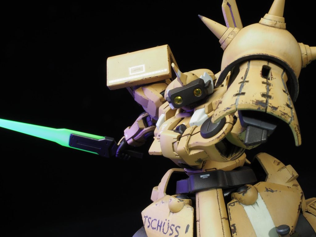 ビームトーチは蛍光グリーンで塗装UVライトを当てるとよく光ります