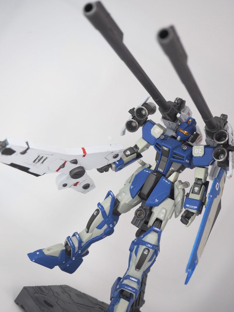 背面キャノンは可動式!