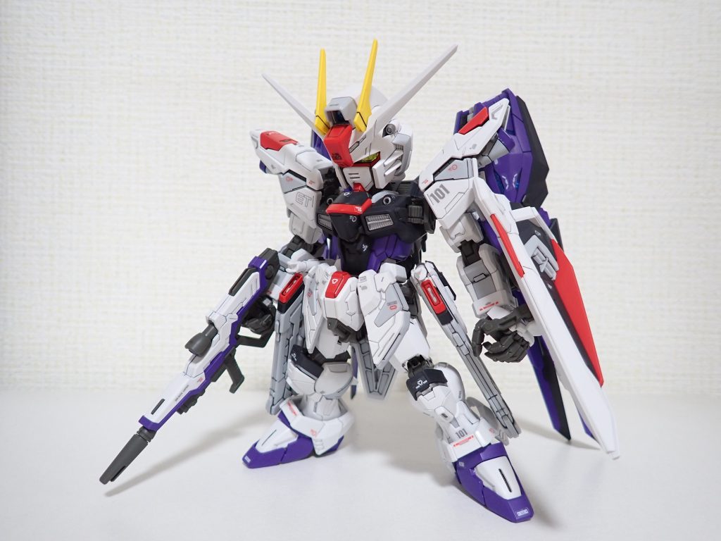 結構なボリュームがあって組み立てるのがまぁまぁ大変でした。ブルーの箇所がパープルになっただけで印象変わりますね。