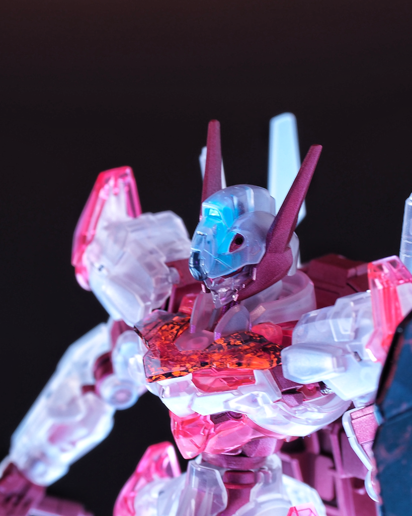 パーメットスコアは、規格から外れた6×6(シックス・タイムス・シックス*花弁の数に因む)。シェルユニットは規則的なパターンを持たず、不定形に明滅します。(という設定で蛍光ピンクをラップ塗装)個人的に、耳の塗り分けがお気に入りです。