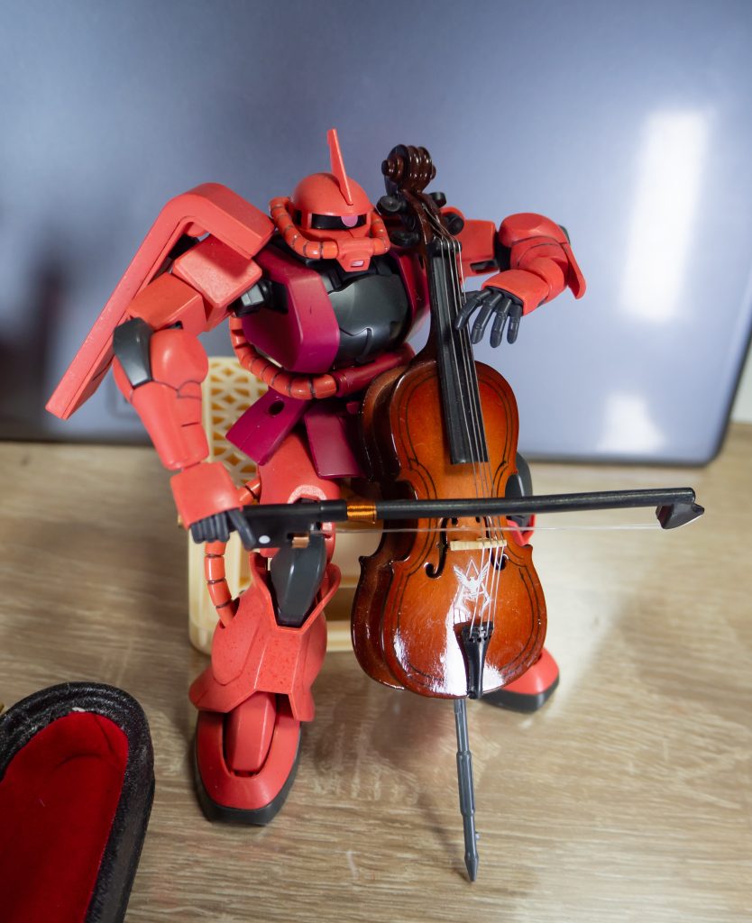 椅子の代わりにしているのは