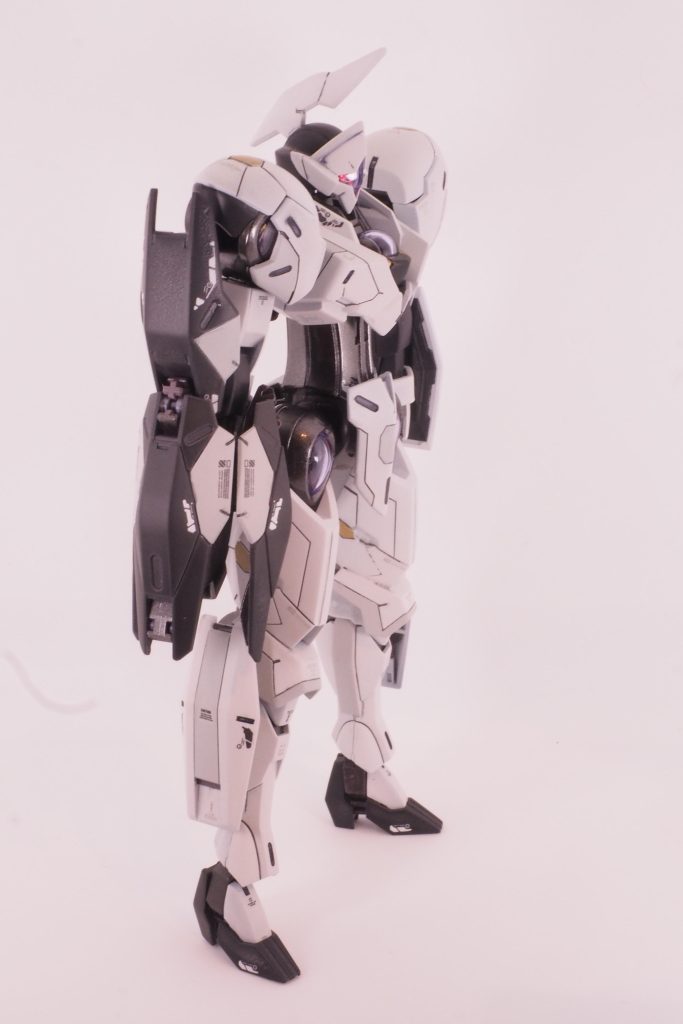 中世の騎士のようなスタイルですが、のっぺりしていたので、全体的に筋彫りを追加しました。ミカエリスがうまくできたら投稿しようと決めていたので気合を入れましたw