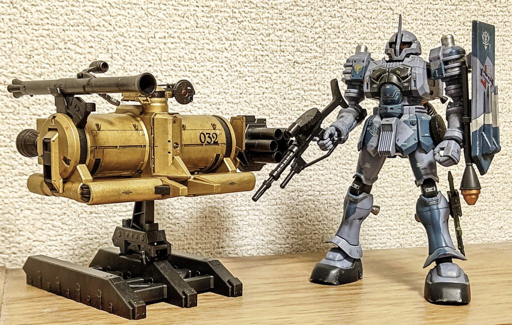 ヅダと。右腕のデカール、上下逆に貼ってしまっていますね。テトロンシールではなく水転写デカールがついてきます。