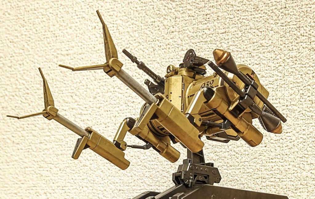 腕は差し替え式。このキット、基本的にあまり動きません。