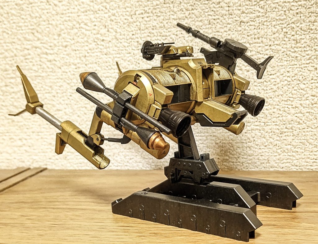 背面。動かないかわりにディティールはわりと細かいです。ヅダ2.5体分といいお値段しますしね。