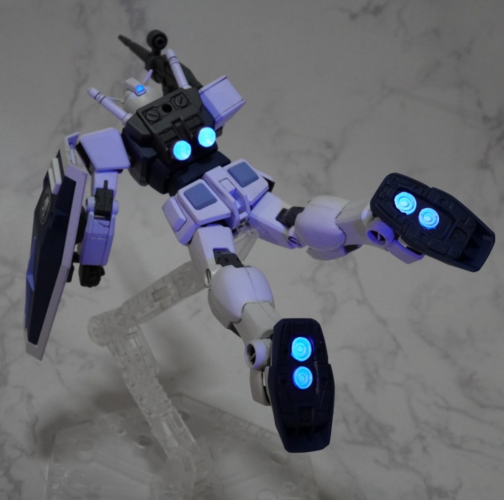 バーニアで、飛行してる状態をイメージ。ブラックライトで発光します。