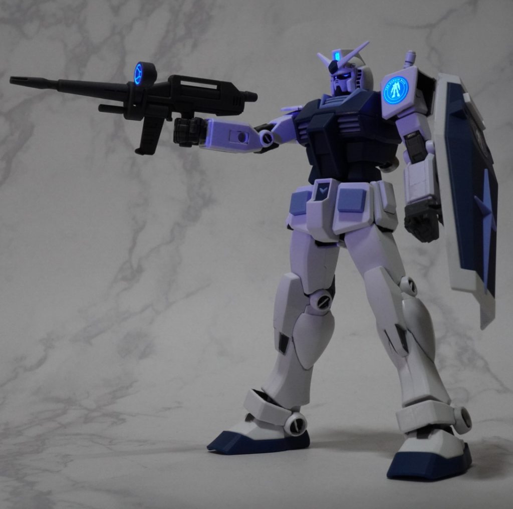 スコープ部を、エナメル蛍光ブルーで、すみいれしてみました。