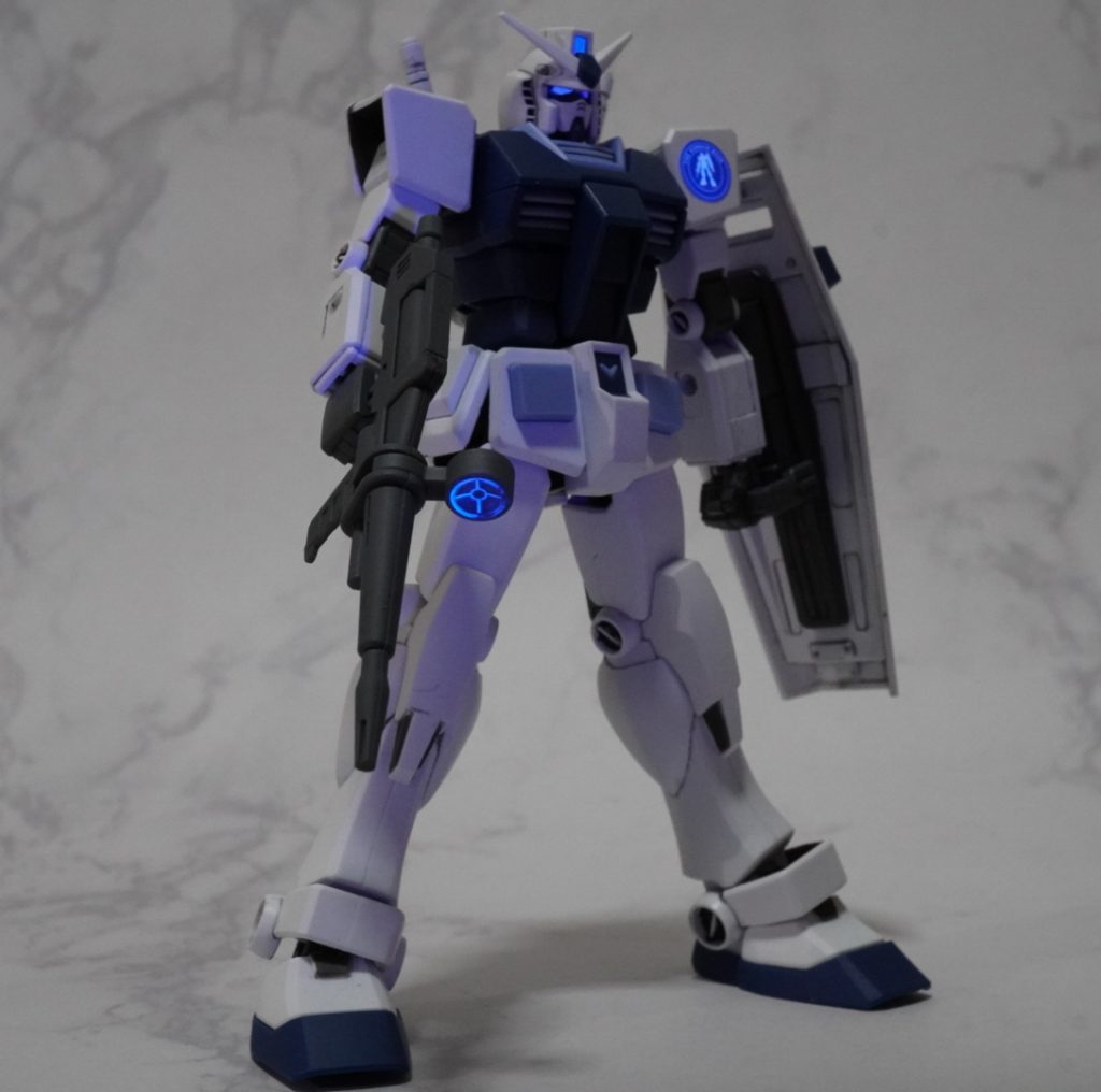 部分塗装に、グレーを塗装。HGUC.RX-78-2ガンダムのグレーと同じにしました。初めて、EGを真面目に作りましたが、いろいろと失敗もしたので、やり直したいです。また、リベンジして完成度高めたいです。