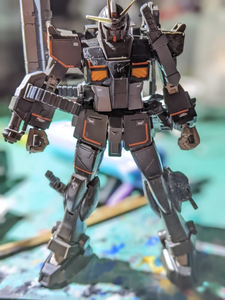 ジオニックソードとかに入ってるコンバットナイフをはんだこてで接合したり、アンテナ折れたついでに３つにしたりとかなり自由に作ってます。