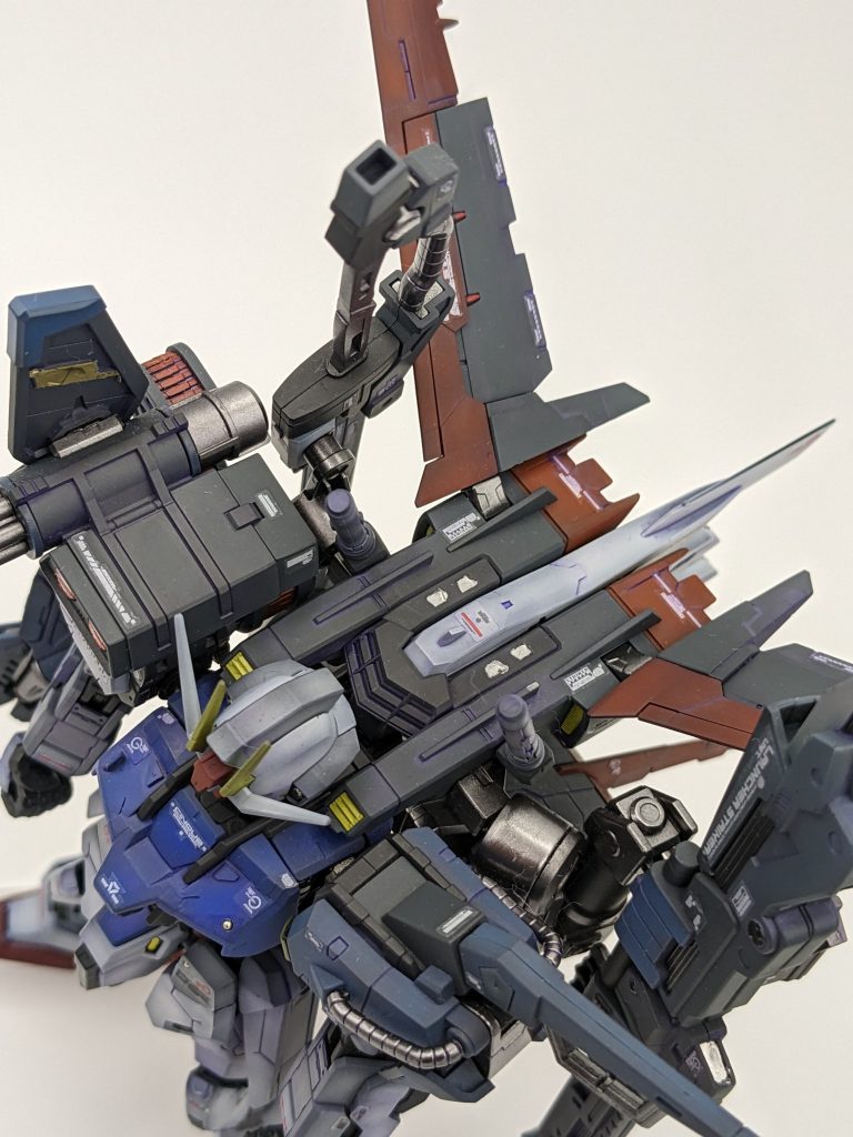 エールストライカー(マルチプルアサルトストライカー)上面。地味にエールと違うデザインをしています。しかしものすごい情報量な事よ・・・