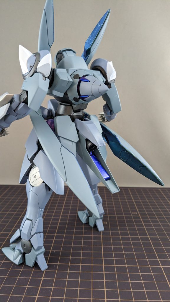 バックショットです。普通に組んだだけですが、案外ヒケが目立ったんで、そいつを消すためにパテ埋めとヤスリがけを何度も繰り返しました。