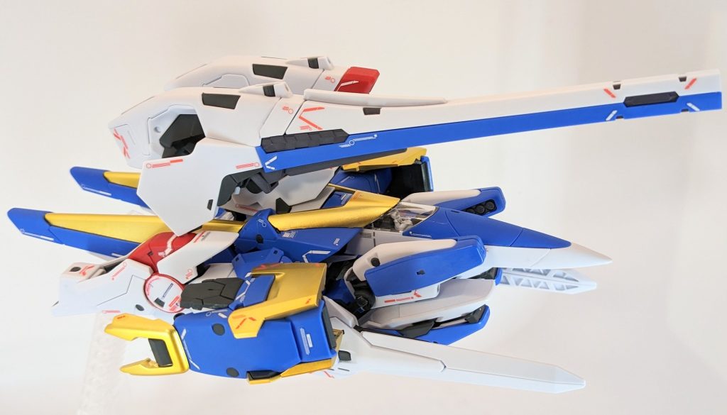 V2アサルトバスタートップファイター。武装モリモリ、もうこれだけでザンスカール潰せそう。シューティングゲームの主役機っぽいシルエット。