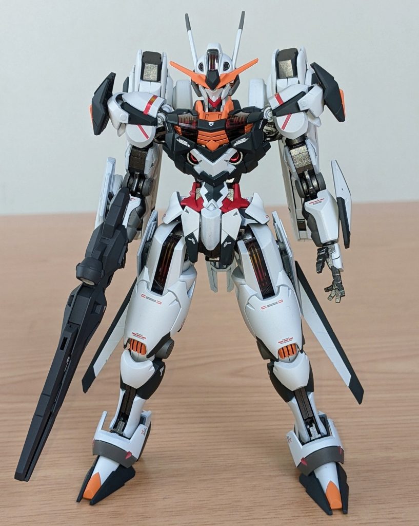 真正面からもう一枚。パーツ数が少なく、非常に組みやすいキットであると共に、従来のガンプラとは一味違う新鮮さで大変楽しめました。最後までご覧頂きありがとうございました。