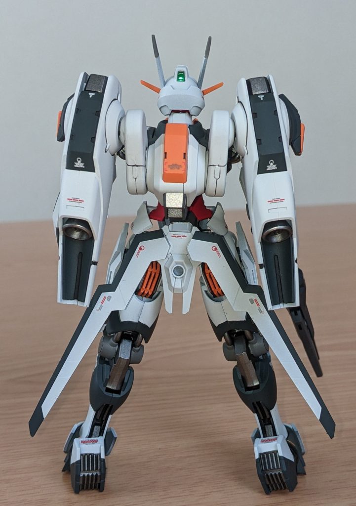 フライトユニットのスジ彫りが甘く、スミ入れ失敗してしまいました。次回への反省点ですね。