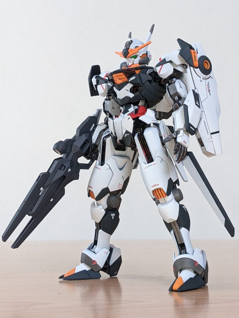 一時期、何処へ行っても売り切れていた「水星の魔女」のキットですが、ようやく入手しやすくなった様に思います。同時期に入手した、ミラソウル社製フライトユニットも本体と同一カラーで塗装しました。