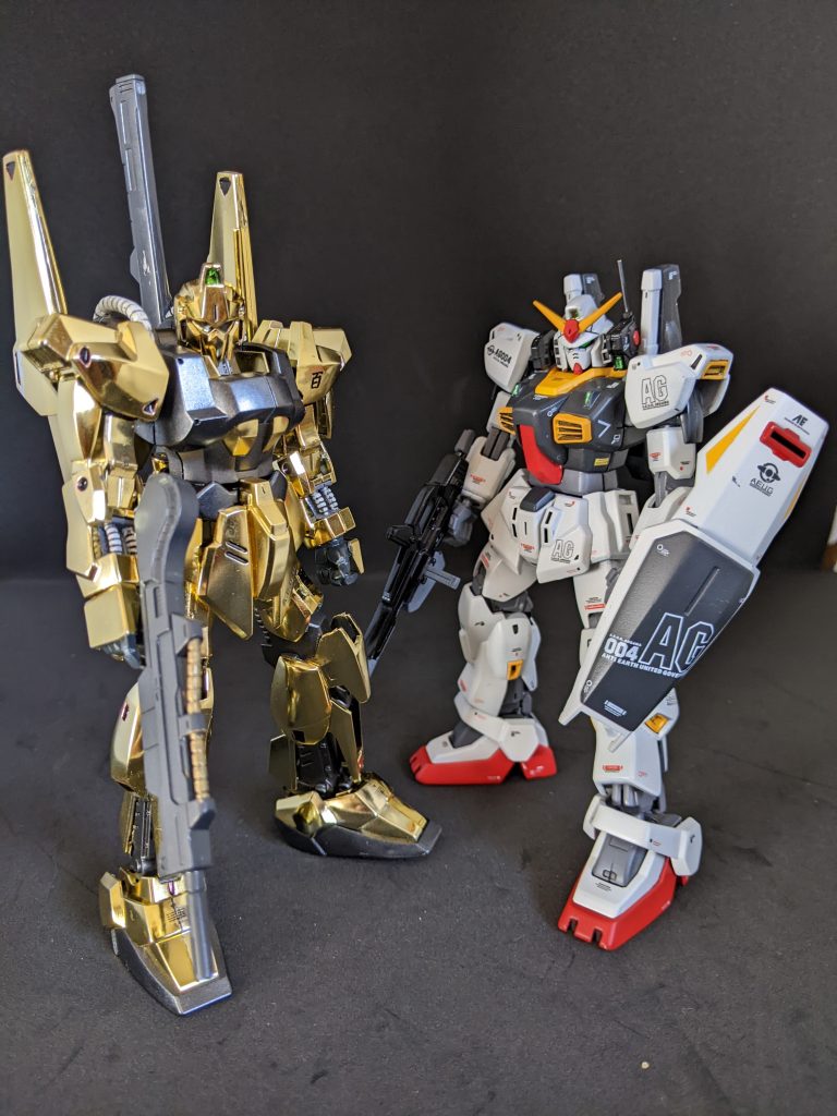 前回制作したマーク2と。Zガンダムの初期HGも素組みで放置してあるので、そちらも手直ししてグリプス戦役の3機を並べる予定です。あとそれぞれREVIVE版を積んでいるのでそちらに手を付けるかジオンに行くか悩みどころです。最後までご覧いただきありがとうございますm(_ _)m