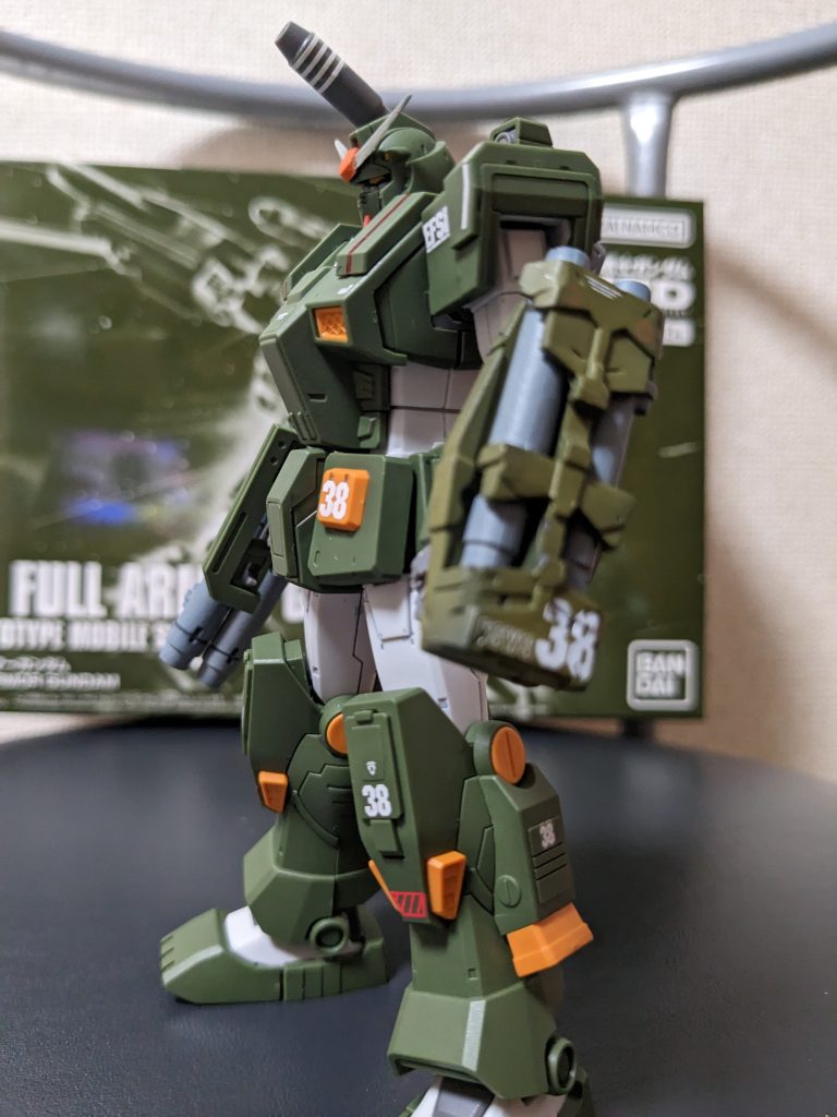 カトキ版のフルアーマーと言えば、シールドに予備の２連装ビームガンのバレル装備ですよね。