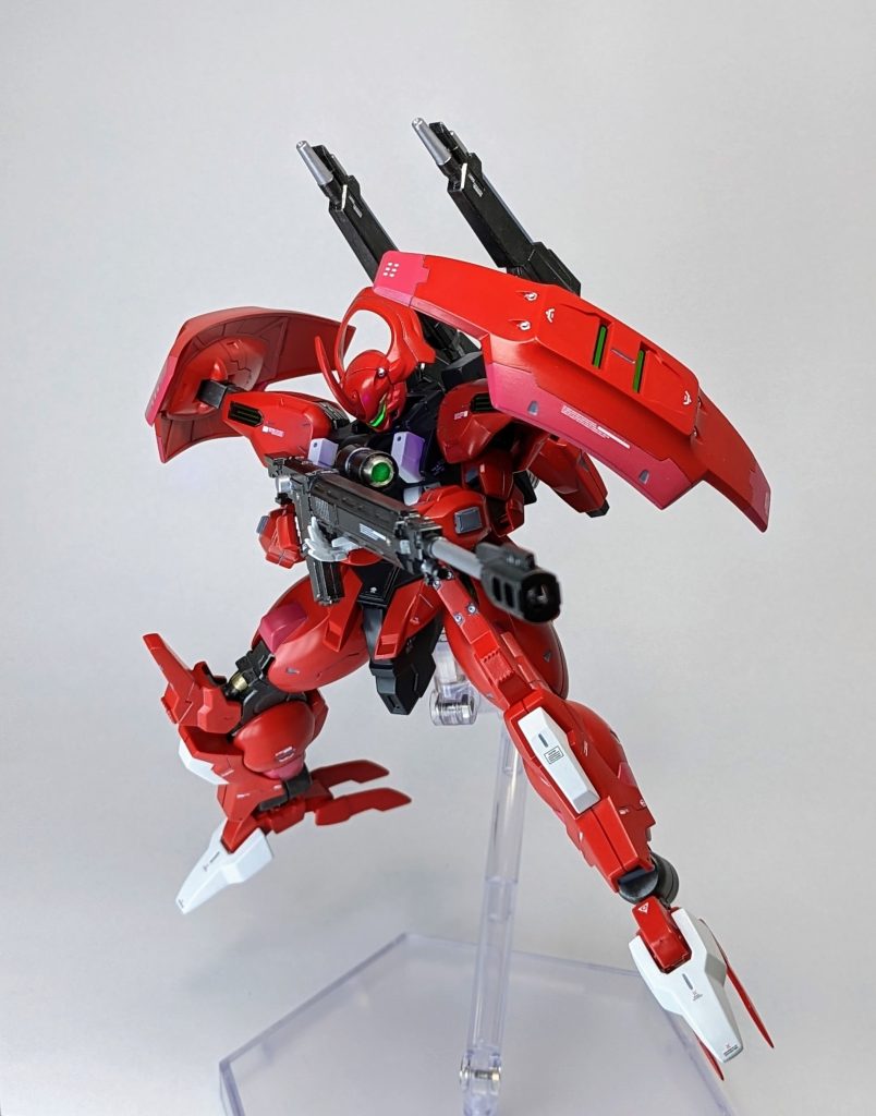 こちらはオリジンザクのロングライフルを持たせてます。(作中では実弾の使用は条約違反らしいですが…wまあかっこいいから良し!)