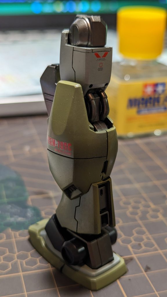 脚は太ももと膝で 3 mm 伸ばしました. デカールの下の空気に問題がありました