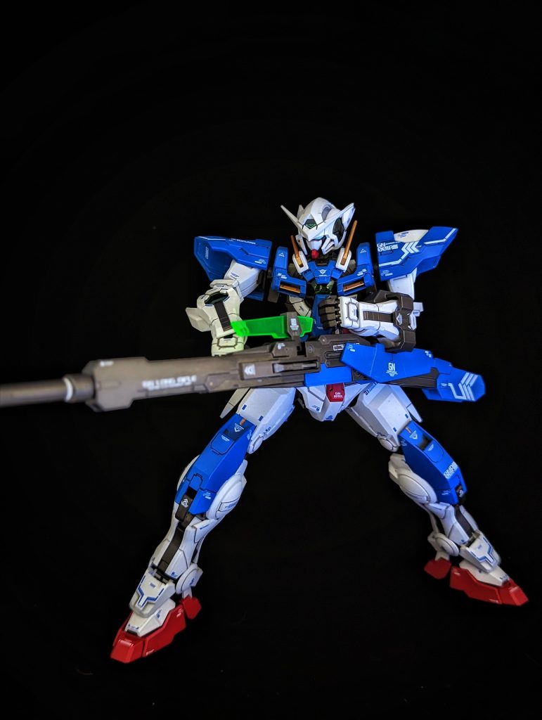 隠密狙撃が出来るGNロングライフルがかっこいい!折りたたみで近接戦も対応出来るところがエクシアって感じですね!