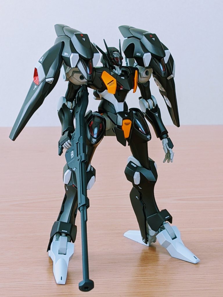 エアリアルに引き続き、水星の魔女シリーズのガンダムを制作しましたが、ガンダムとは思えない異色を放つ造形にスッカリ魅了されてしまいました。色違いでもう一体作っても良いかもしれませんね。最後までご覧頂きありがとうございました。