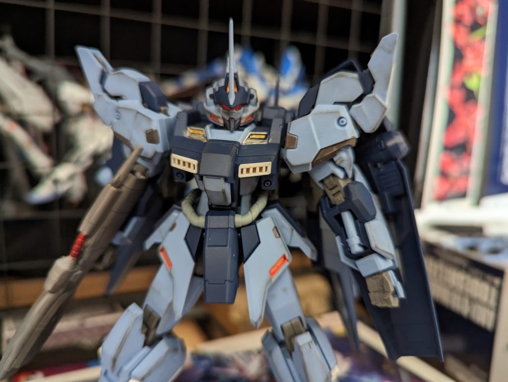 全体的にシールが多いイメージでした。実際のところ細かいところの色分けが難しく、たしかにシールでもいいのかなぁと思うところもしばしば、、、特に肩付近