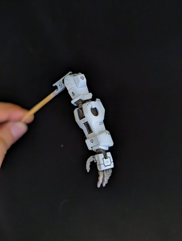 白い外装はグレーとのグラデーション塗装で、綺麗すぎない白を意識しました!