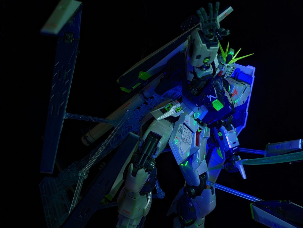 　νガンダムはフィンファンネル背負ってなくてもかっこいいですよね　とばしてなんぼ