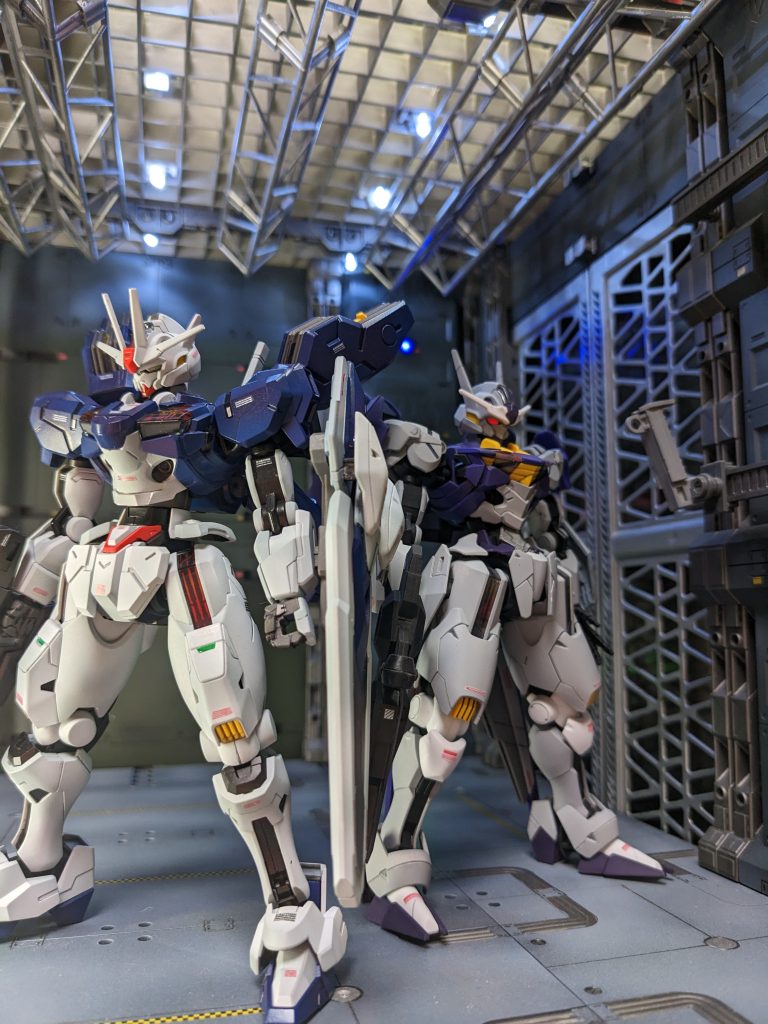 設定的にはありえないですが、エアリアル初期型と揃い踏み。