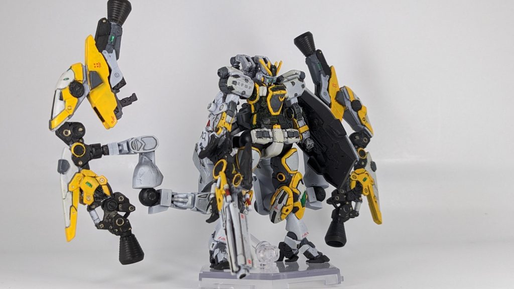 今回は部分塗装の筆塗りが大変でした。いつもエアブラシなので筆塗り下手くそなのですがなんとか見れる感じか…😇黄色の部分は何回か重ね塗りしてしまったのでボコボコになってます💦