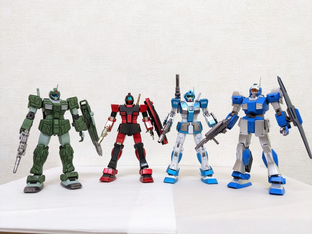 我が家のジム軍団集結!!ネモも系列機ってコトで😅子供の頃は「量産型と言えばザク!!」って感じだったのですが、歳取ってからジム系の魅力にも気づきました。野武士っぽいザクに比して、ジムの「サラリーマンっぽさ」に親近感感じちゃってるのかな❓と思います😁