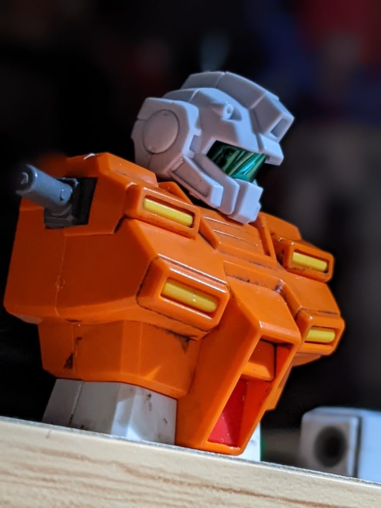 ストーリーに上げてたように、今回はカメラアイを百均のホロ紙に変えてみたりしました。もう挟んでるだけです。