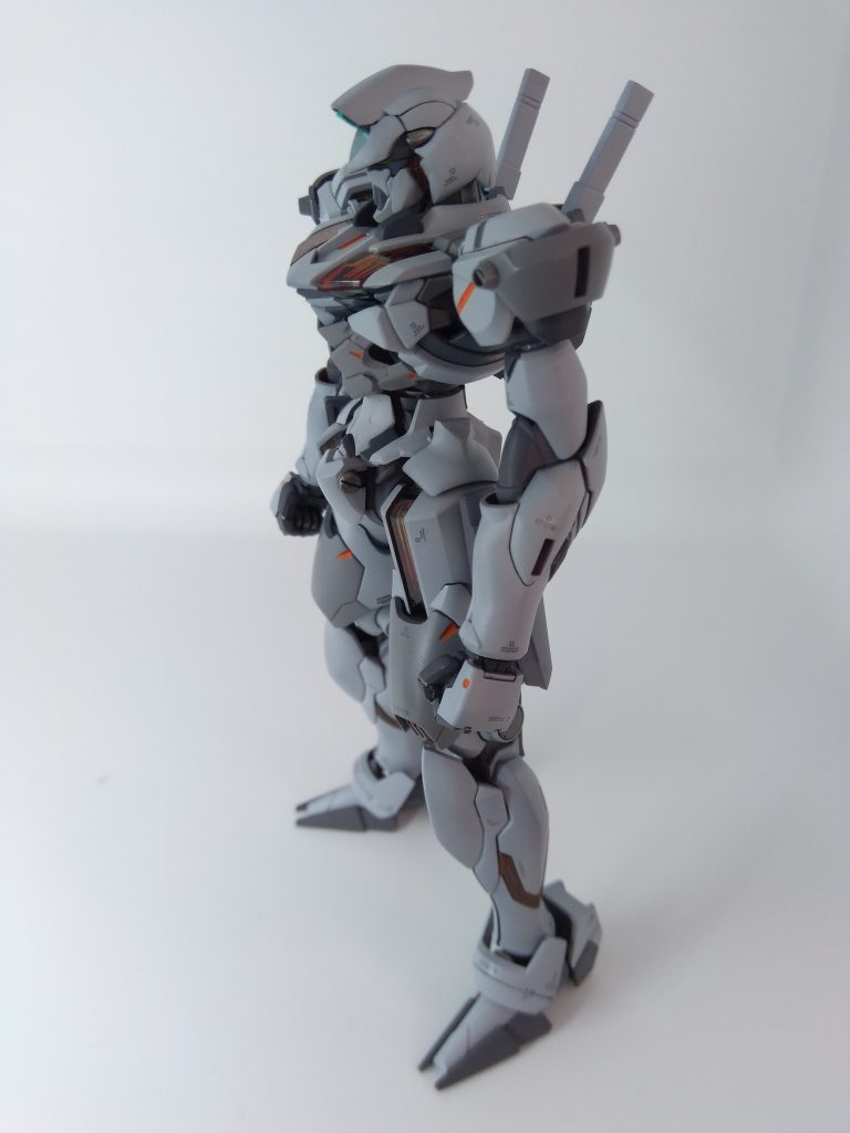 膝から下、足首までがレギルス、肩から下、手首までがレギルス。顔もレギルス(アンテナは外しました)手は別売りのハンドパーツです。