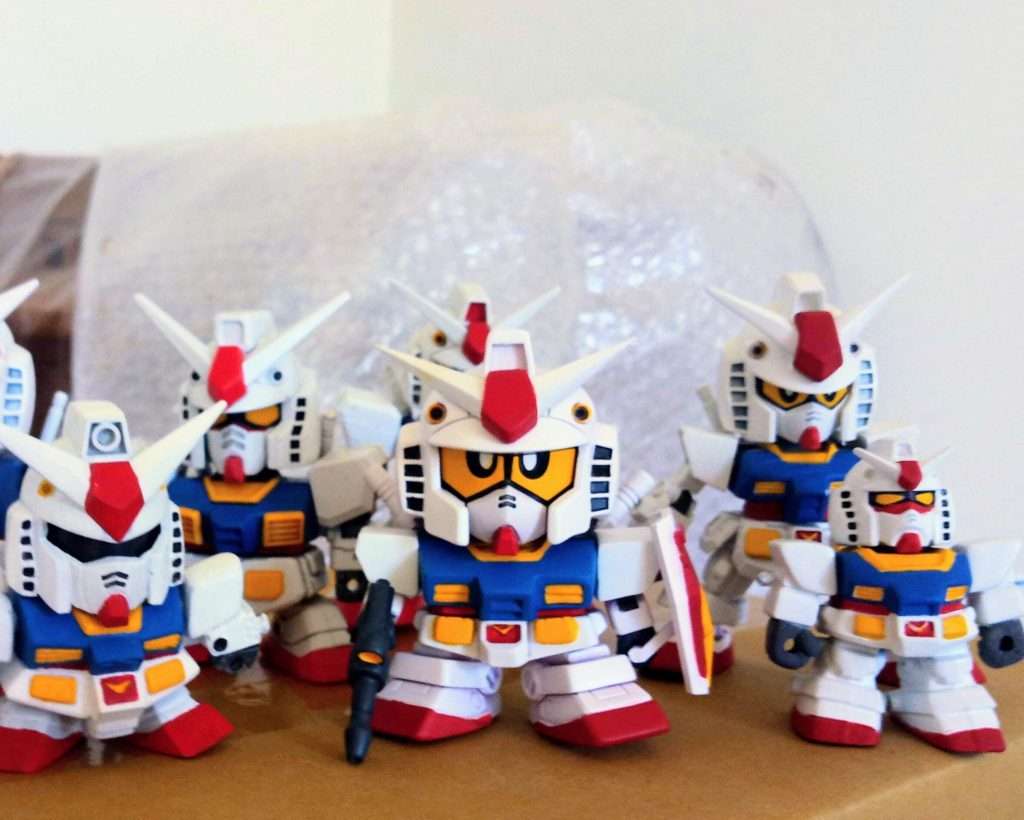 原本前立 跟胸膛都飾有的生肖動物要加熱消去