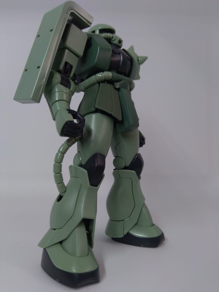 ザクは下からのアングルが良く似合う気がします。