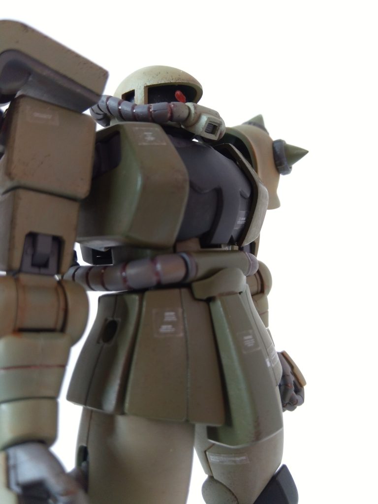 アップ　ザクは黒っぽいスミ入れの方が良かったかな？と。　色々と試す事が楽しいです。