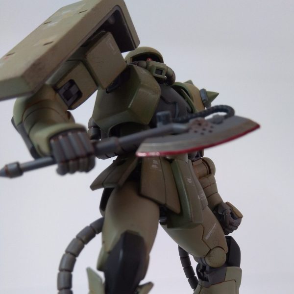 HGザクを240番でヤスりをかけて、そのまま塗装して汚してみました。