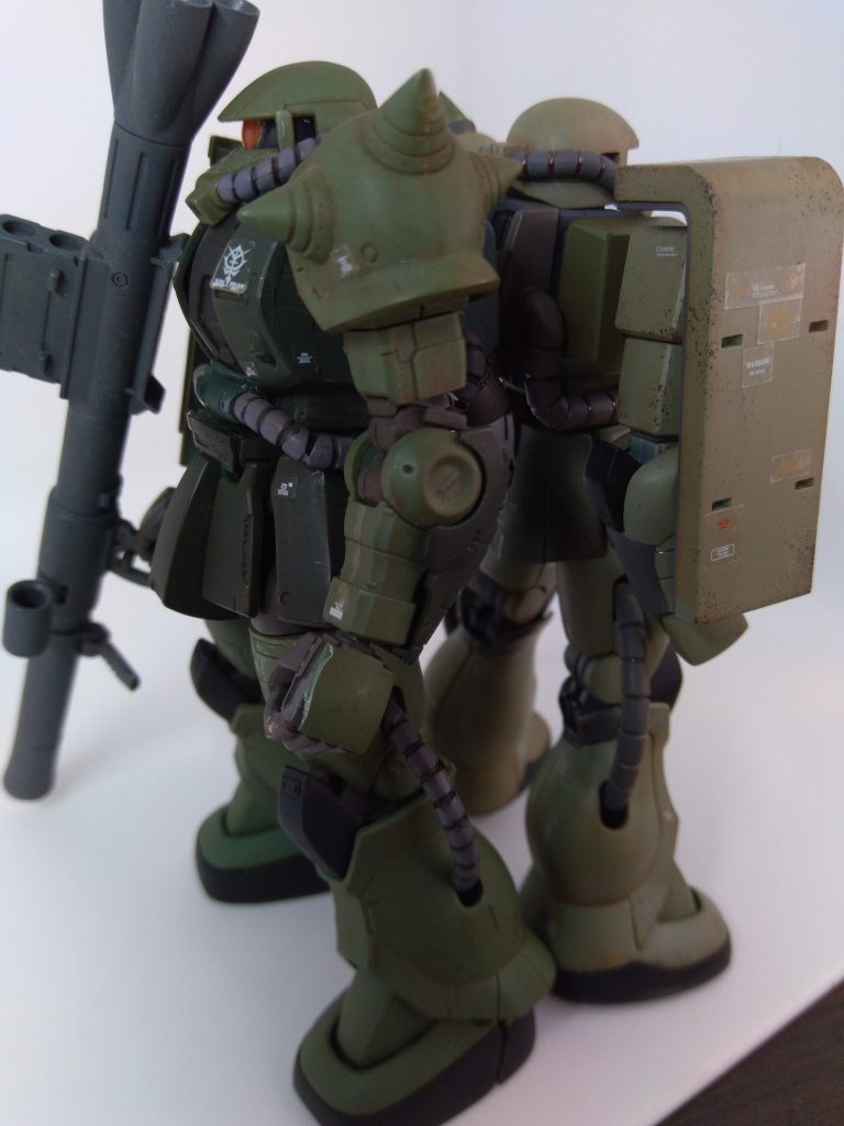 HGザクを240番でヤスりをかけて、そのまま塗装して汚してみました。–3枚目/制作者：Ozの模型兵