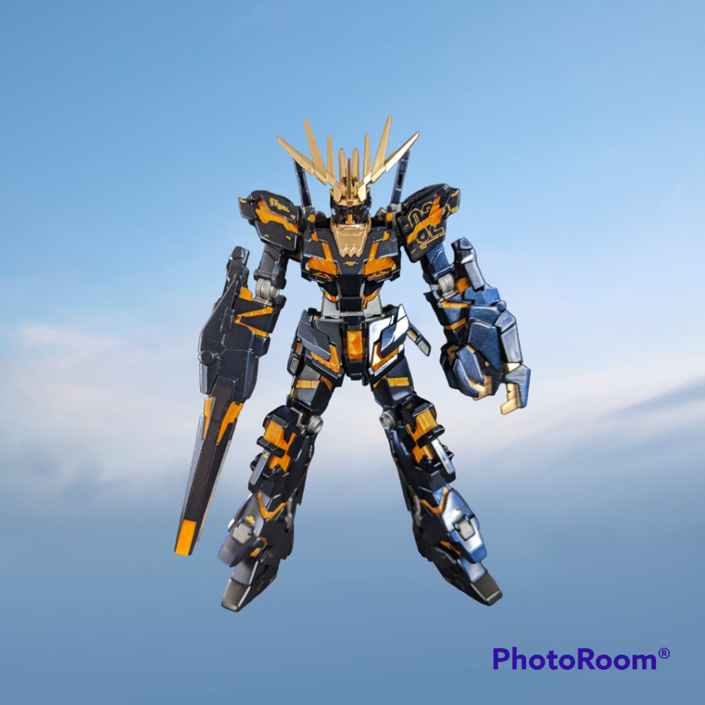 劇中の初登場イメージで空から降りてくるバンシィ💨光の当たり方によって黒かったり青かったりなかなか味のある塗料でした😁最後までご覧いただきありがとうございますm(_ _)m