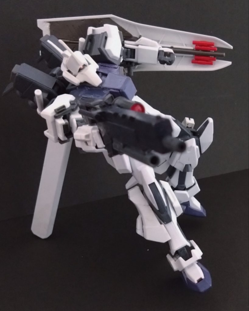 武装としては、主兵装には強化型ビームライフルとビームサーベルを用意。ビームライフルは下部にグレネードランチャーが脱着可能 シールドには、シールド内ビームガン,ミサイルの他、ビームアックスを装備