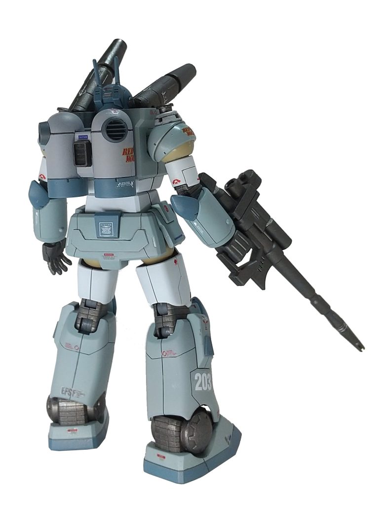 設定が後付けだったので、胸にはEFF KARABAのデカール、脚にはEFSFのデカールとアンマッチしていました。色が薄いせいか、写真を撮った時の光の当て方で、色味が違う。。