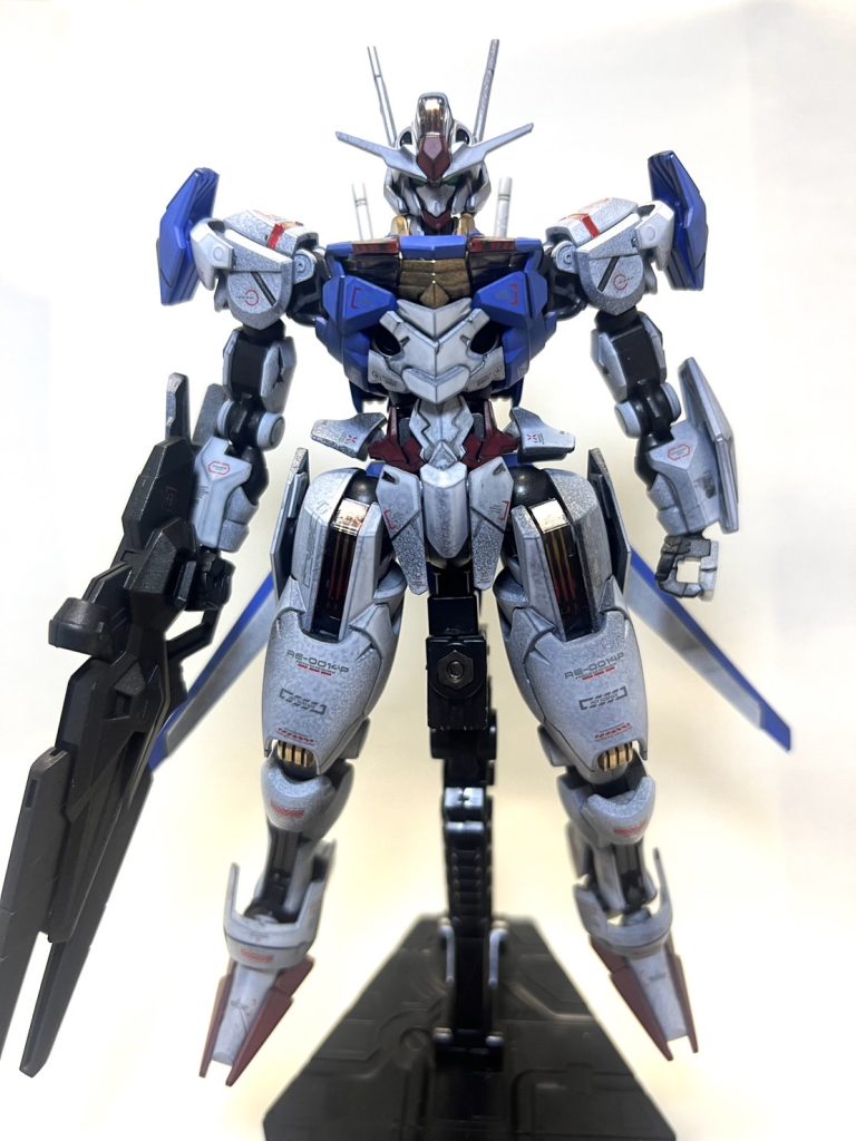 初めてシャドー塗装を試みましたが、スプレーだと塗料の粒子が大きのかな?あんまりうまくできないですね。でもかっこいい。