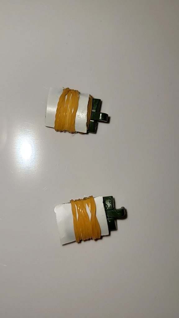 サイドスカートはプラバンを曲げて平らに